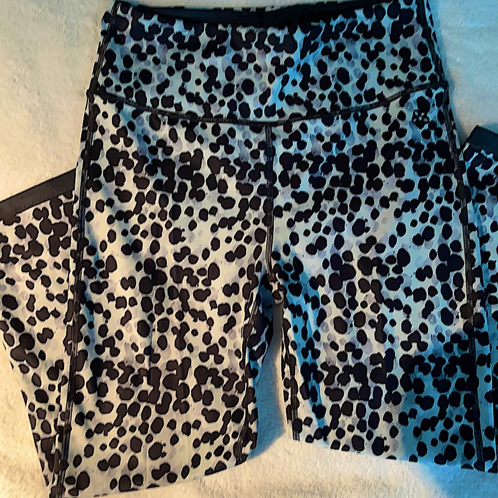 DISCOVER PEACH-  peach brand leggings-  ultra soft size MEDIUM-  Reversible!